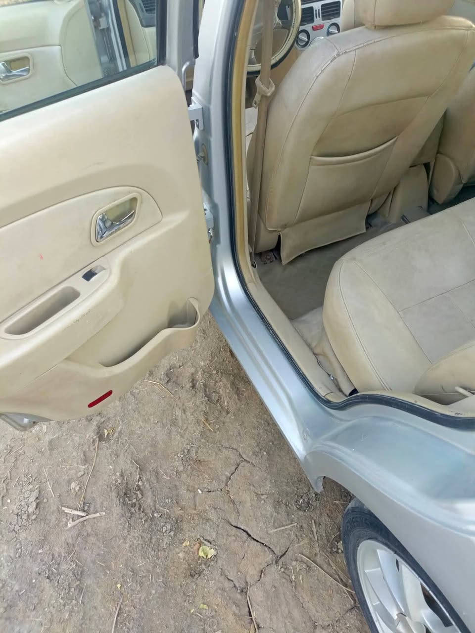 فلاوين للبيع رقم قادسية  نكليزي
بسمي لل٢٨هزه جديدة تاير باتري حدادية كله جديد تبريد ❄ثلج كير ومحرك كفاله لا تنقيص لا تبخير السياره عايزه شغلات بسيطة كلش السعر ٣٤وبيها مجال السياره عله صبغها البلادي لا ضربه ولا معجون تكحيل بسيط رقم *********** مكانها نجف

