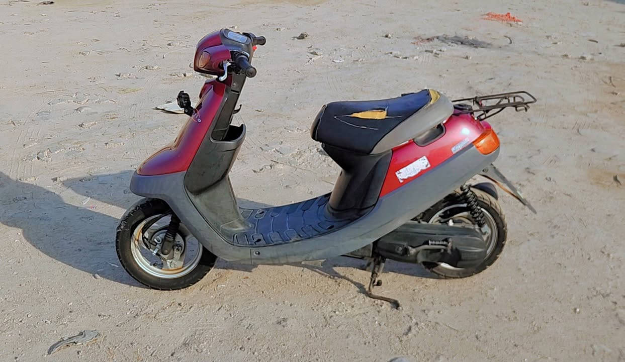 دراجه بترا للبيع 🛵
النوع / فحل خطين
 قفل اكسن ✅️
دراجه حاويه جديده ♻️
 جاهزه اي نقص مابيها 
شلعه قويه 🚀
مرايات الشركه موجوده بالجنطه
محرك برغي ما مفتوح شرط الفحص ⛔️
تواير الشركه نفسها 🛞
 كهربائيات اشاير لايت كله شغال
لايت بومه قوي ✅️
السعر/700 
الدراجه ماخذها ب900 الله يشهد من حاويه جديده كلش ⏳️ والمكاتبه موجوده 
 ناصريه مركز /***********
