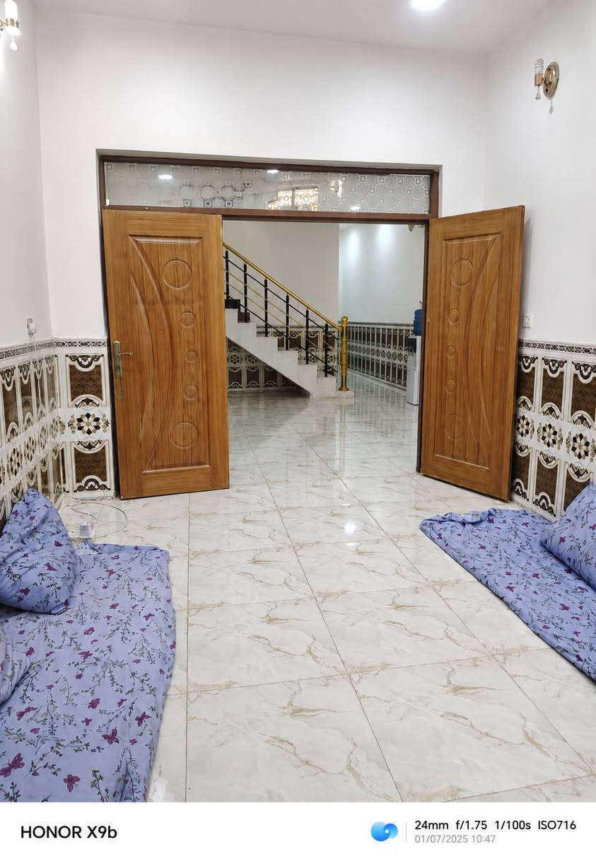 🏠 للبيع دار سكنية في حي الزيتون – شارع 20

📍 الموقع: حي الزيتون، شارع 20
📐 المساحة: 100 متر
🧱 البناء: طابوق كونكريت
🏢 عدد الطوابق: طابقين
🛏️ عدد غرف النوم: 3
🚿 الحمامات: 3، داخلي وخارجي
🏡 كراج: لا يوجد
🌳 حديقة: لا يوجد

💰 السعر: 55 مليون باليد
🔄 قابل للتفاوض

🏦 مطلوب للمصرف العقاري: 52 مليون
💵 التسديد: شهري 285 ألف

📞 للاستفسار والتواصل:
***********
***********

📌 للجادين فقط، متوفر موعد للمعاينة.
