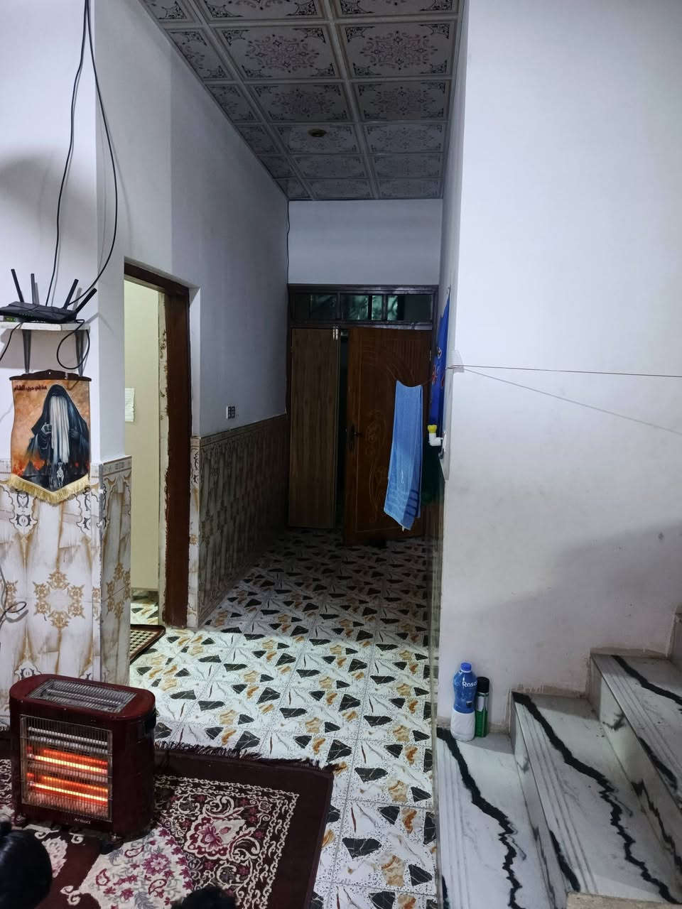 السلام عليكم منزل طابقين المساحه ٢٧٠م يحتوي على مطبخ عدد٢ وصالات عدد٢ وحمامات ٢ جوه و٢ فوك وغرف عدد ٦ البيت بناء جديد وينباع مع الاثاث مطابخ تفصال تركي درجه اولى العنوان بصره شط العرب الكباسي ملاحظه البيت قريب على نهر الكباسي والي الي راح يمر من يمه جسر القياده الجديد السعر ١٥٠مليون وقابل للتفاوض للاستفسار على الرقم *********** وتساب فقط
