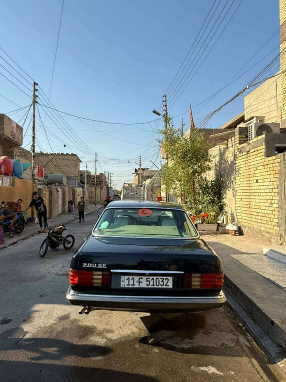 السلام عليكم مرسيدس للبيع سياره بلاديه حلوه للجماليه صبغ للجماليه سياره عدله كهربائيات تخم تار جديد صدر خلفي امامي جديد جير ومكينه بلاديات قبق اسود مكان بغداد ماكينه 300 موديل 84 سعر 55 بها مجال مكان بغداد ***********
