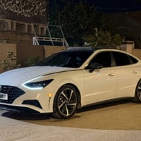 للبيع سوناتا 2021 وارد أمريكي سياره كلين كفاله عدا ربع جاملغ الخلفي وا...