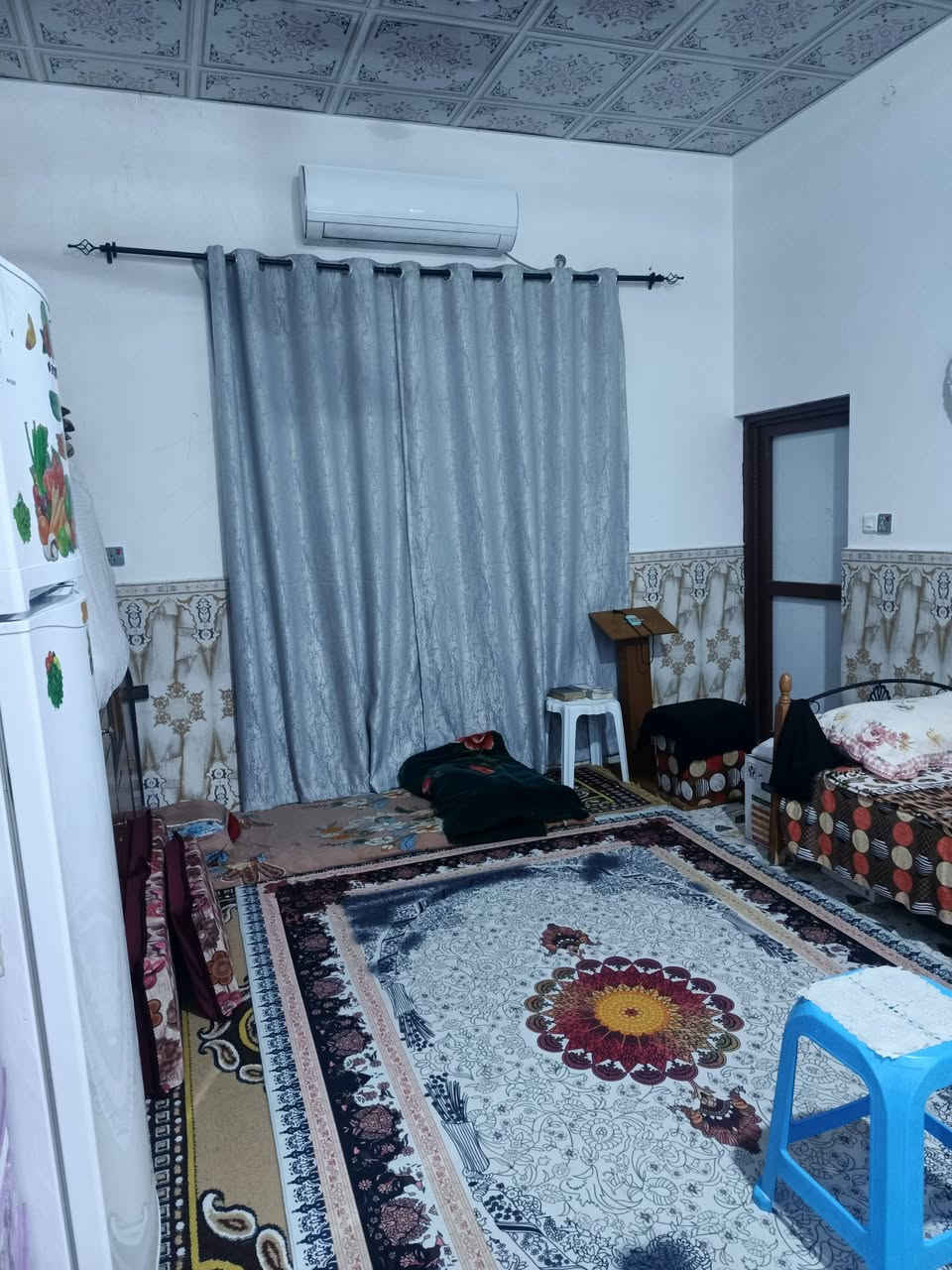 السلام عليكم منزل طابقين المساحه ٢٧٠م يحتوي على مطبخ عدد٢ وصالات عدد٢ وحمامات ٢ جوه و٢ فوك وغرف عدد ٦ البيت بناء جديد وينباع مع الاثاث مطابخ تفصال تركي درجه اولى العنوان بصره شط العرب الكباسي ملاحظه البيت قريب على نهر الكباسي والي الي راح يمر من يمه جسر القياده الجديد السعر ١٥٠مليون وقابل للتفاوض للاستفسار على الرقم *********** وتساب فقط
