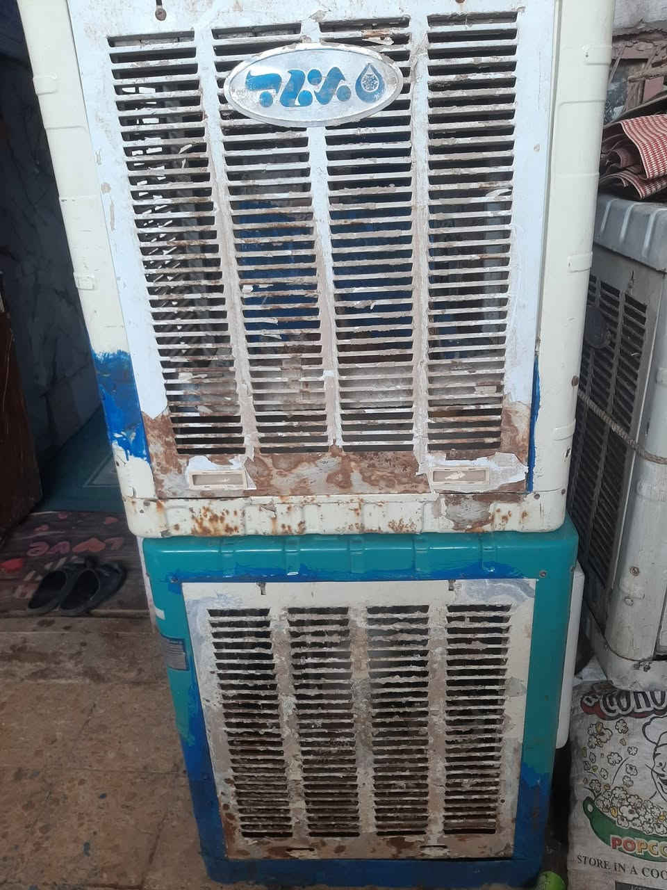 ٢مبردات البيضه بس كشر بدون موطور نضيفهه)))والزركه كامله موطور وشغاله بيهه زرف زغير ومسوي /السعر ٥٠ العنوان سايدين المطار الجدد يم سواق ريحانه ***********
