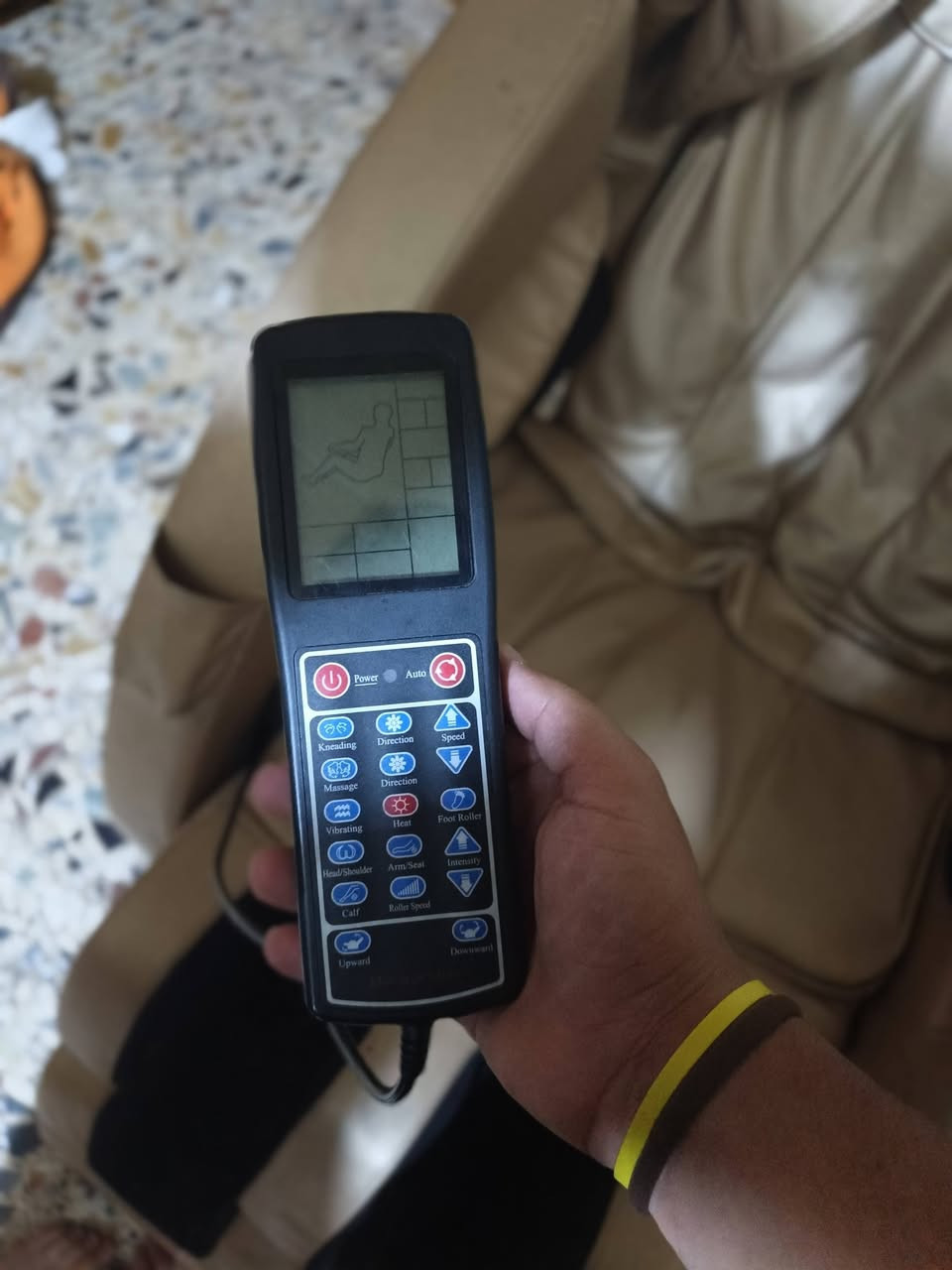 كرسي مساج مثل ما اشوفون بل صوره الكرسي يخبل مكاني بغداد العبيدي السعر 250 وبي مجال ***********
