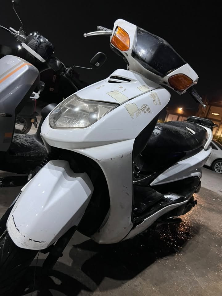 سكنس ياباني 110 
ستان كهربائي 
مااكلك شي تعال شوف (دراجه معمره بلادي )  
بيع سريع 400 بيه مجال شي بسيط 
***********

