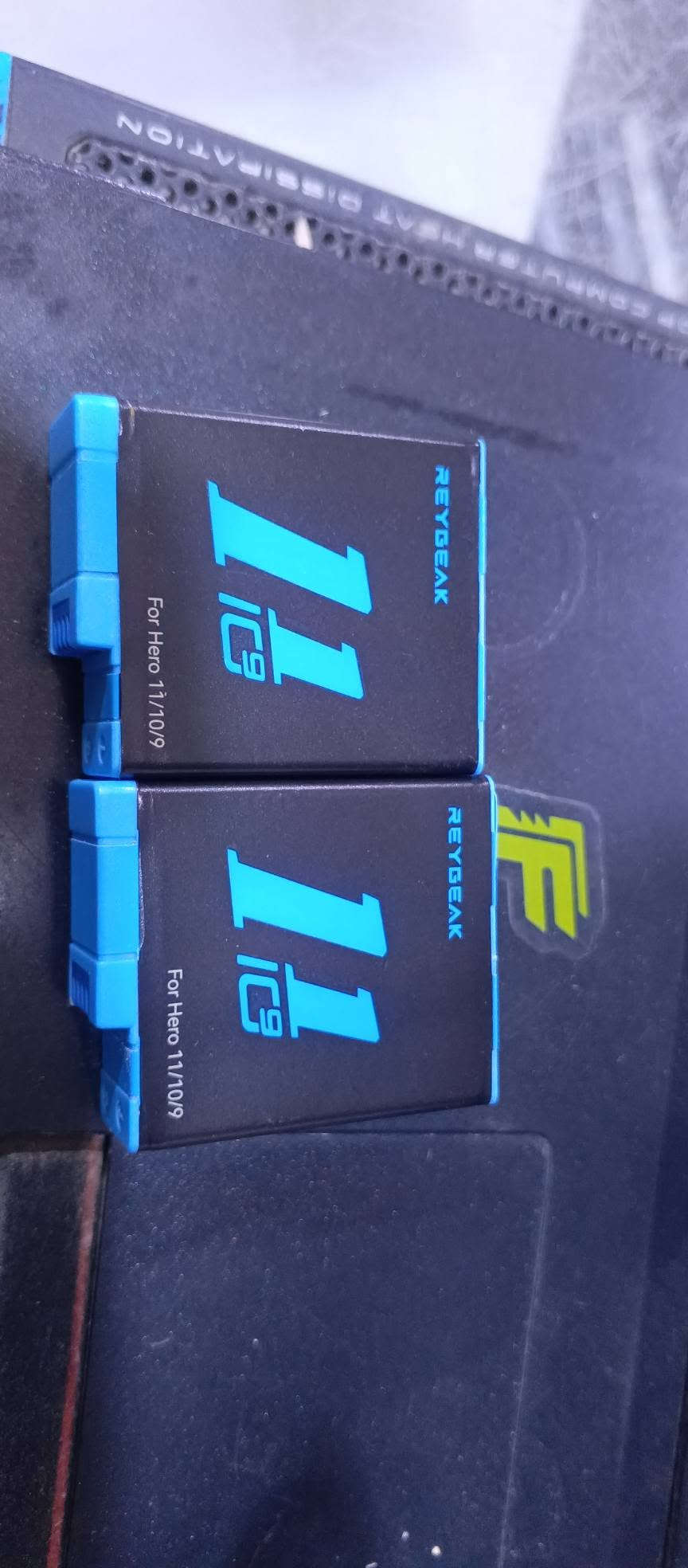 جوبرو 9/10/11 • بطاريتين 1750mAh • شاحن TELESIN