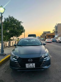 نيسان فيرسا 2023 سياره نظيفه وتلمع ومكفوله من محرك وكير وتبريد سنويه ج...