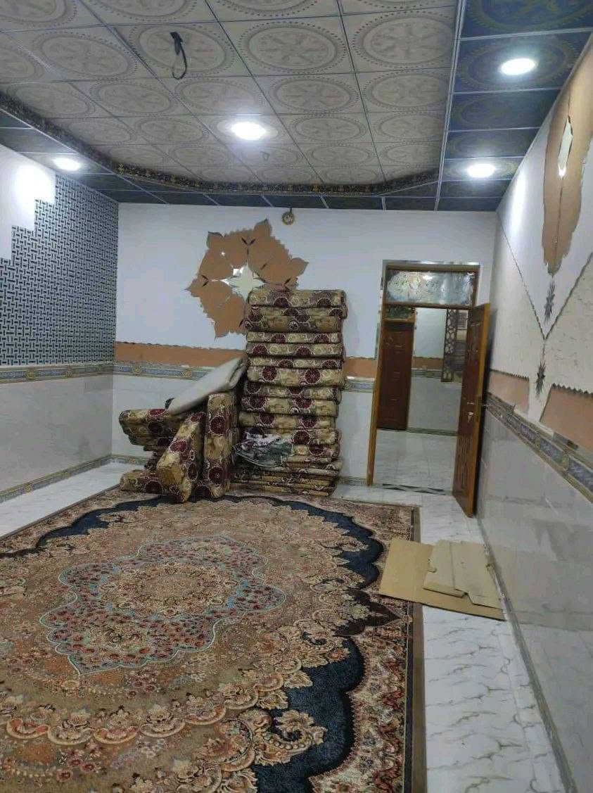 🏡 بيت للبيع بمساحة 200 متر
✨ شغل جناي فوول — كامل من كلشي ومفتاح
📍 العنوان: شارع الصب مقابل قرية الغدير عمود 276 
📄 طابو زراعي 📌 سند 25 + إقرار محكمة
🏠 يحتوي على
: ▪️ غرفتين نوم ▪️ صالتين ▪️ مطبخ ▪️ صحيات ▪️ استقبال

💰 السعر: 60 مليون وقابل للتفاوض

📐 متوفرة كافة المساحات: 50م² | 80م² | 100م² | 120م² | 150م² | 200م²

✨ وبأسعار مناسبة 💡 جميع الخدمات متوفرة
📞 للاستفسار والاتصال: ***********
📱 واتساب: ***********

نص مكتوب في الصور:
- HONOR X6b
