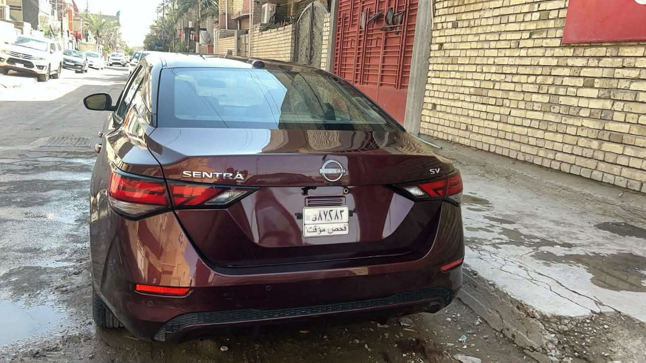 للبيع نيسان سنترا موديل ٢٤ مواصفات كاملة عدا فتحة ماشية ١١  الف ميل بدون رقم   يعني تحجز رقم وتترقم باسمك السعر ٧٥  ورقة بيها خمس قطع صبغ  ***********  رقم صاحب السياره
