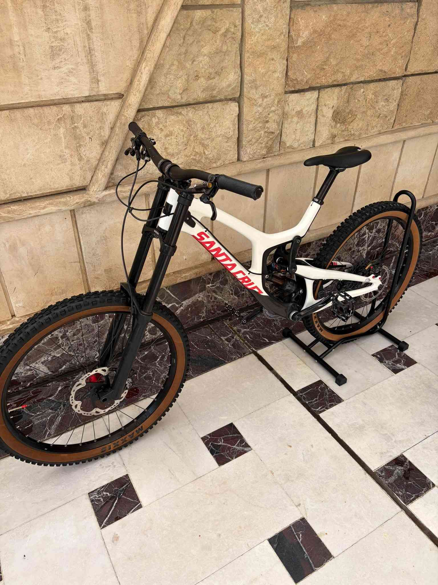 SANTA CRUZ V10 • فريم كاربون • مقاس L ٢٧٫٥