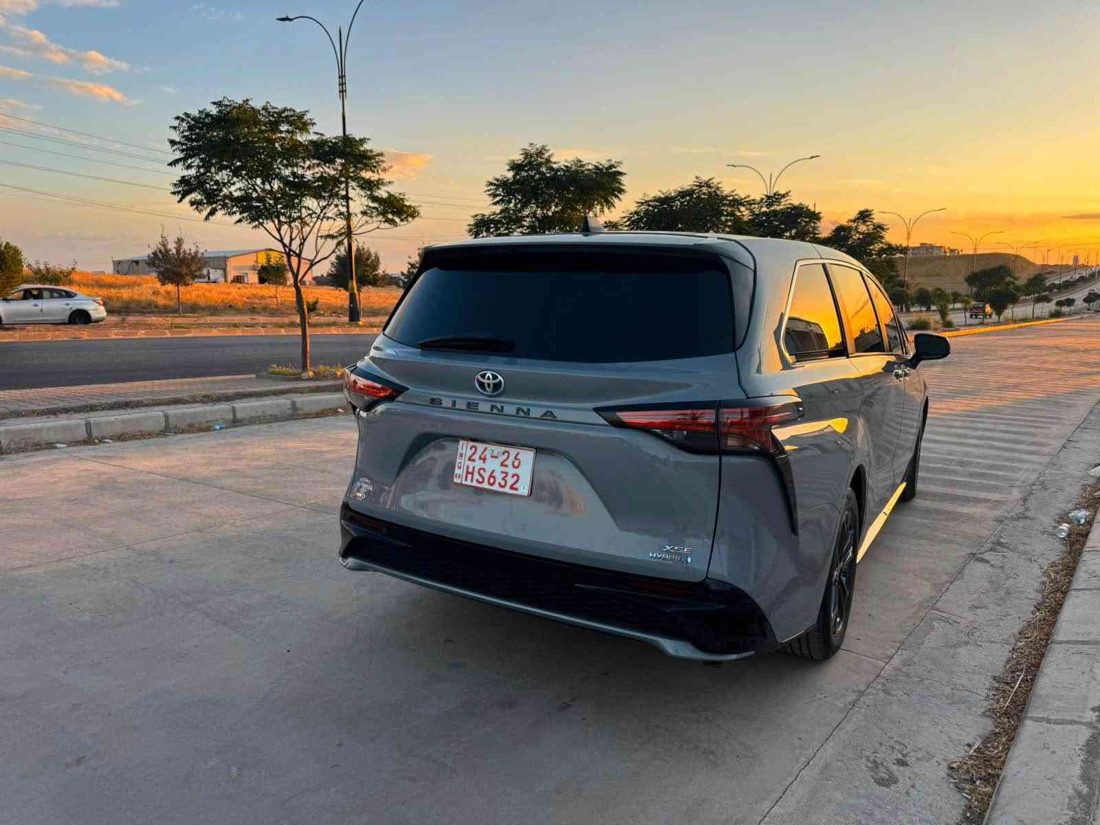 للبيع تويوتا Sienna 2024 XSe Hybrid ‏Toyota

بدون صبخ
* قبات مواصفات
* محرك هايبرد 2.5 لتر
* قوة إجمالية 245 حصان
* ناقل حركة أوتوماتيك CVT
* 7 مقاعد
*عداد 28 ألف مايل كوشن مع استرن هيتر
* متوفرة بنظام دفع أمامي دبل اكسن
* اقتصادية جداً بالوقود؛ استهلاكها المعلن حوالي 6.6 لتر/100 كم FWD و6.7 لتر
* شاشة وسطية كبيرة ونظام Toyota Multimedia مع Apple CarPlay وAndroid Auto لاسلكي
* عدادات رقمية 12.3 إنش
* شاشة Head-Up Display مقاس 10 إنش
* ثلاجة داخلية FridgeBox
* مكنسة كهربائية أصلية داخل السيارة
* جنوط 18 إنش بتصميم خاص بفئة Platinum
* أبواب جانبية كهربائية
* كاميرات 360وحساسات ومجموعة أنظمة أمان متطورة
* مقاعد مريحة وتجهيزات فاخرة للرحلات والعائلة.

*سعر 295 قابل للتفاوض
  ***********
‏موقع دهوك. ‬ دهوك, العراق
