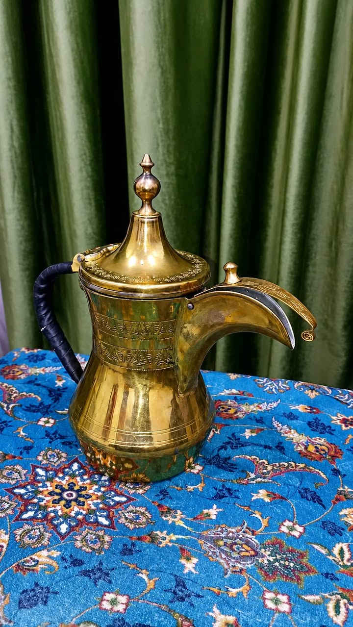 سلام عليكم دله صالحاني قديم مختومه ام السان منقوش قياس 30سانتيم يوجد توصيل لجميع المحافظات العراق  ***********

