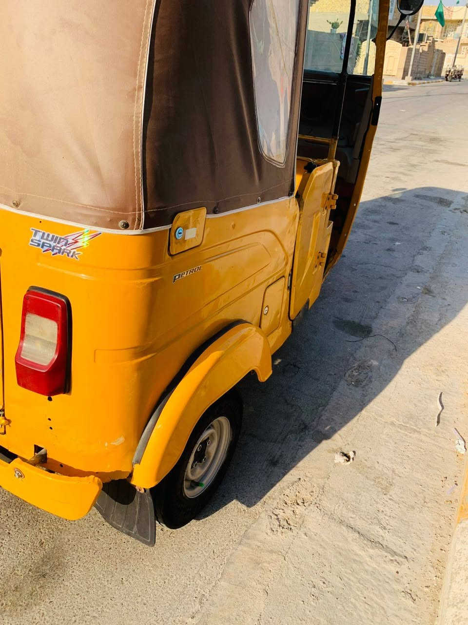 تكتك.للبيع موديل 21 اي نقص ما بيها لوحات انجليزي رقم واسط والاستفسا*********** مستعجل على البيع
