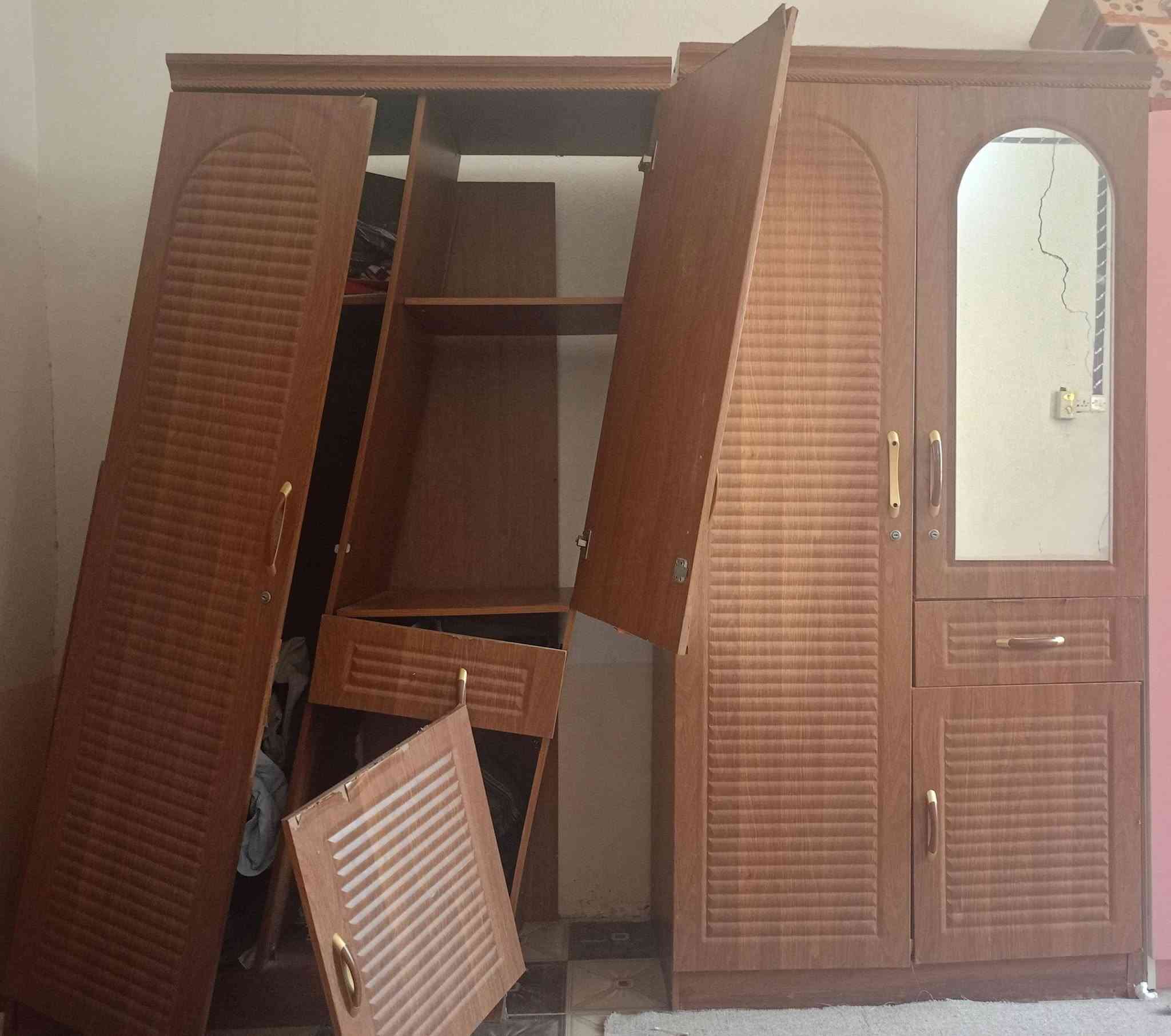 سلام عليكم
2 كناتير مستعملة للبيع 
للتواصل عبر الواتس اب : ***********
