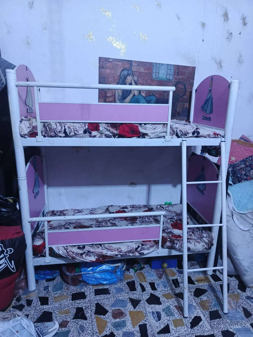 للبيع جربايه طابقين أطفال وتصير كلمن وحدهه كامله حديد وياهه درجه سعرهه 60 ألف ثنيهن مكاني مدينه الصدر وتساب
***********
