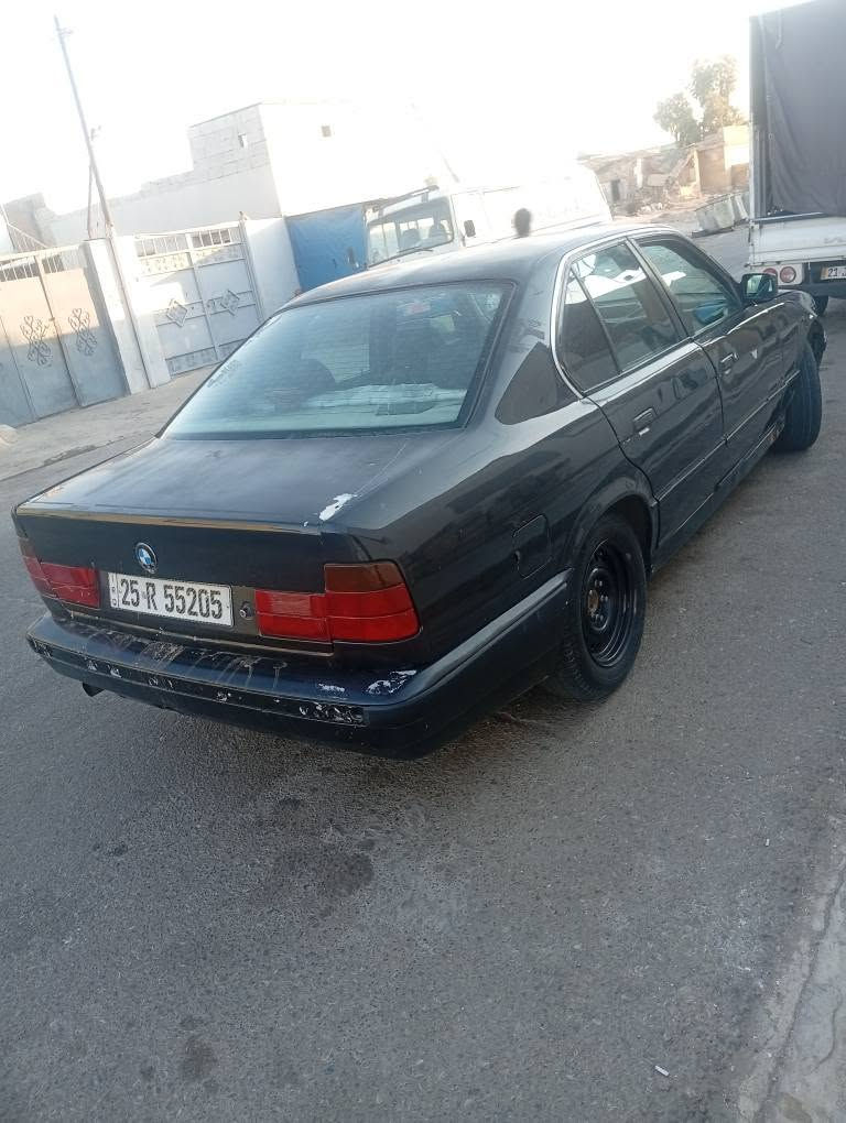 للبیع و مراوس /بي ام BMW 520i  موديل / 1988
سـعـر / 30$ ورقـة /محرک بومە تک یشتغل /
ڕقم سنەوی جدید کوبون بنزین بی مکان کرکوک ***********واتساب بی كركوك, العراق
