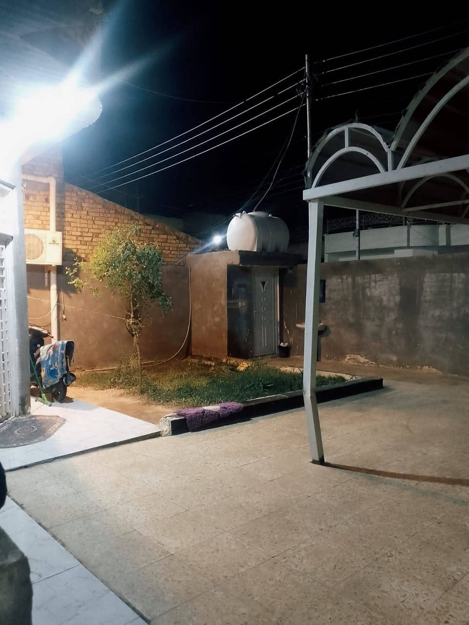 دارللبيع طابقين  زراعي سند 25 
المساحه (  260  ) متر بناء حديث مسلح يحتوي على استقبال ومطبخ وصاله واربع غرف نوم وصحيات ومناور
العنوان ميسان حي القصور قرب البنزين خانه القديمه 
السعر  (  140  ) مليون 
📞 للاستفسار أكثر:     ***********
          مكتب عقارات الساعدي ميسان العمارة
         (( بادرة اولاد  المرحوم حسين ضيدان  )) 
                         ((  ملاحظه  )) 
المكتب  مجاز حكومياً ادخل للحساب ناشر ابيوت 
اي بيت ايعجبك او قطعه  راسلني وتدلل
أعرض عقارك عندنا ودع لنا التسويق
            عنـــوان المـكتــب ميسان  
***********     حي الجامعي مقابل السوق 
***********     حي الجامعي ودور النفط  
***********     حي الغدير والصحفين وعبجيه
***********.    حي الحسين الجديد مقابل السوق 
***********.     البتيرة الحولي مقابل الف دار 
                        ((  ملاحظه  )) 
          يوجد لدينا كوادر بناء مقاولات عامه 
          يوجد لدينا كادر تفليش وهدم  البيوت
         والبنايات وقلع الاراضي ونقل الأنقاض
         يوجد لدينا مشرف عمل عمارة, ميسان
