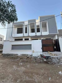 ١٧٥م • ٥ غرف • شارع ٨٠