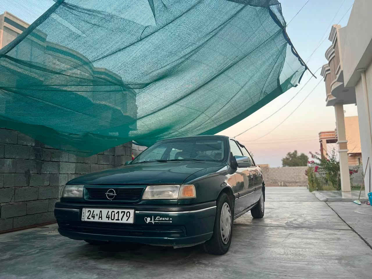 بيع مستعجل فكترا 1994وارد اوربي محرك2000 كير عادي مابيه تبريد تدفى فقط بيه ضربه ربع من الجاملغ والباب الايمن معدله على بارد مصبوغه عام جماليه عليه سستم سماعات وشاشه ومنضومه زنون السياره ما ناقصه شي  رقم دهوك السعر قفل 32رقم الهاتف ***********
