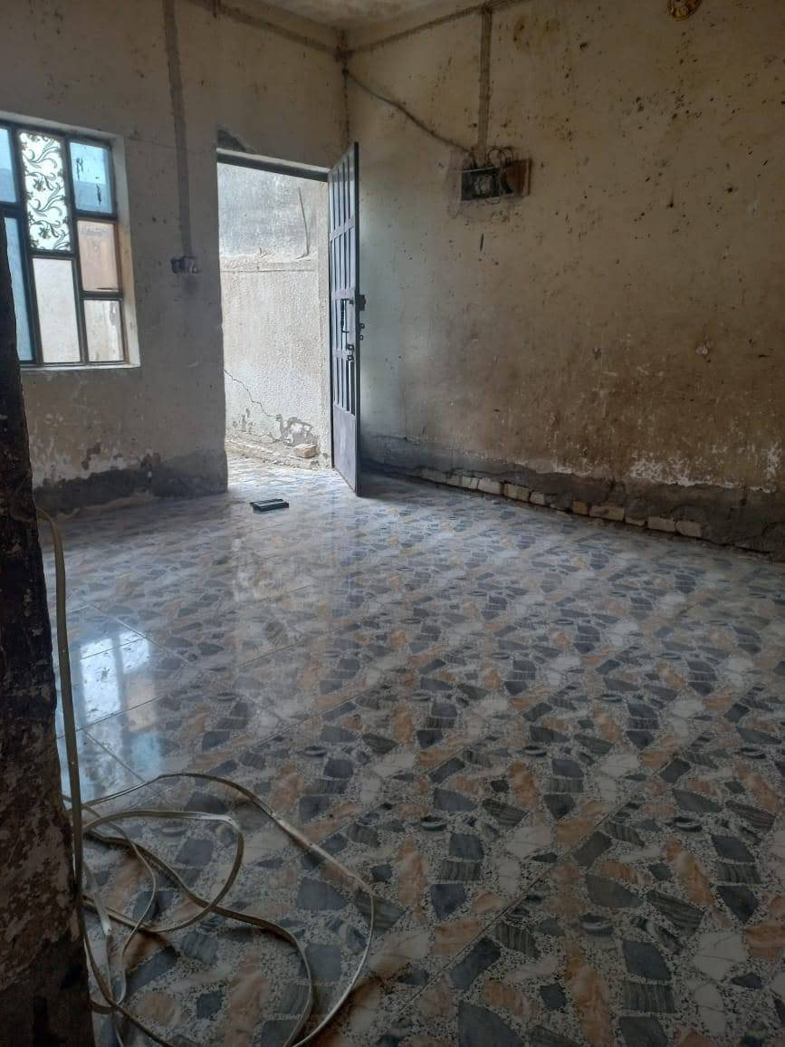 السلام عليكم..للبيع بيت ١٠٠م بمنطقة ال١٢الصغيره طابق واحد محتاجله ترميمات حاليا فارغ قريب ع الشارع السايدين ب٣٥ وبي مجال للاستفسار ع الرقم ***********
