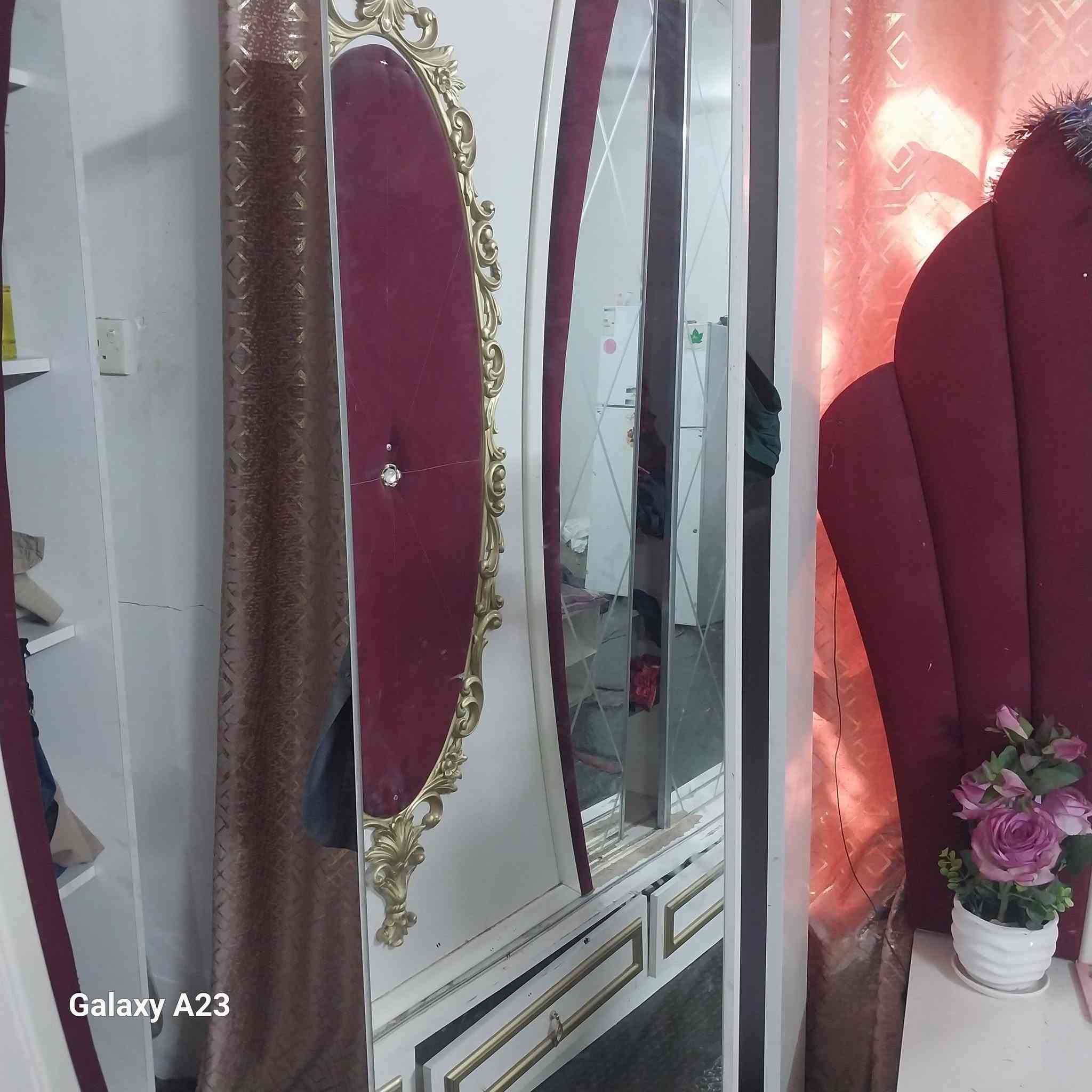 السلام عليكم غرفة تركية للبيع نضيفة كاملة للاخير السعر 450مكان عبايجي ***********
