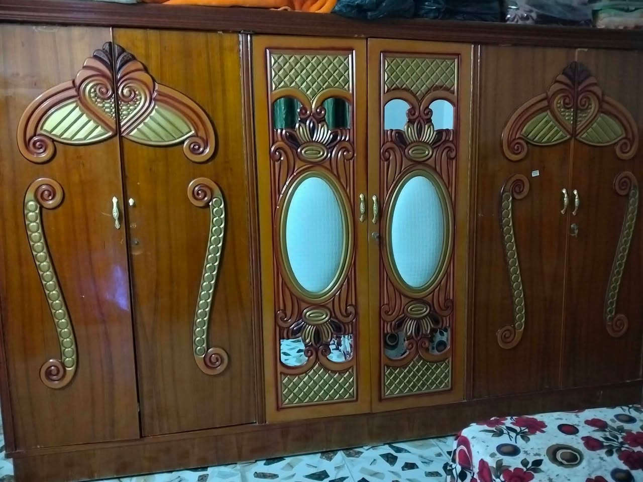 غرفه نوم للبيع نضيفه تسكام سعره 700وبيه مجال لو شراي لا يعامل اترجاكم

