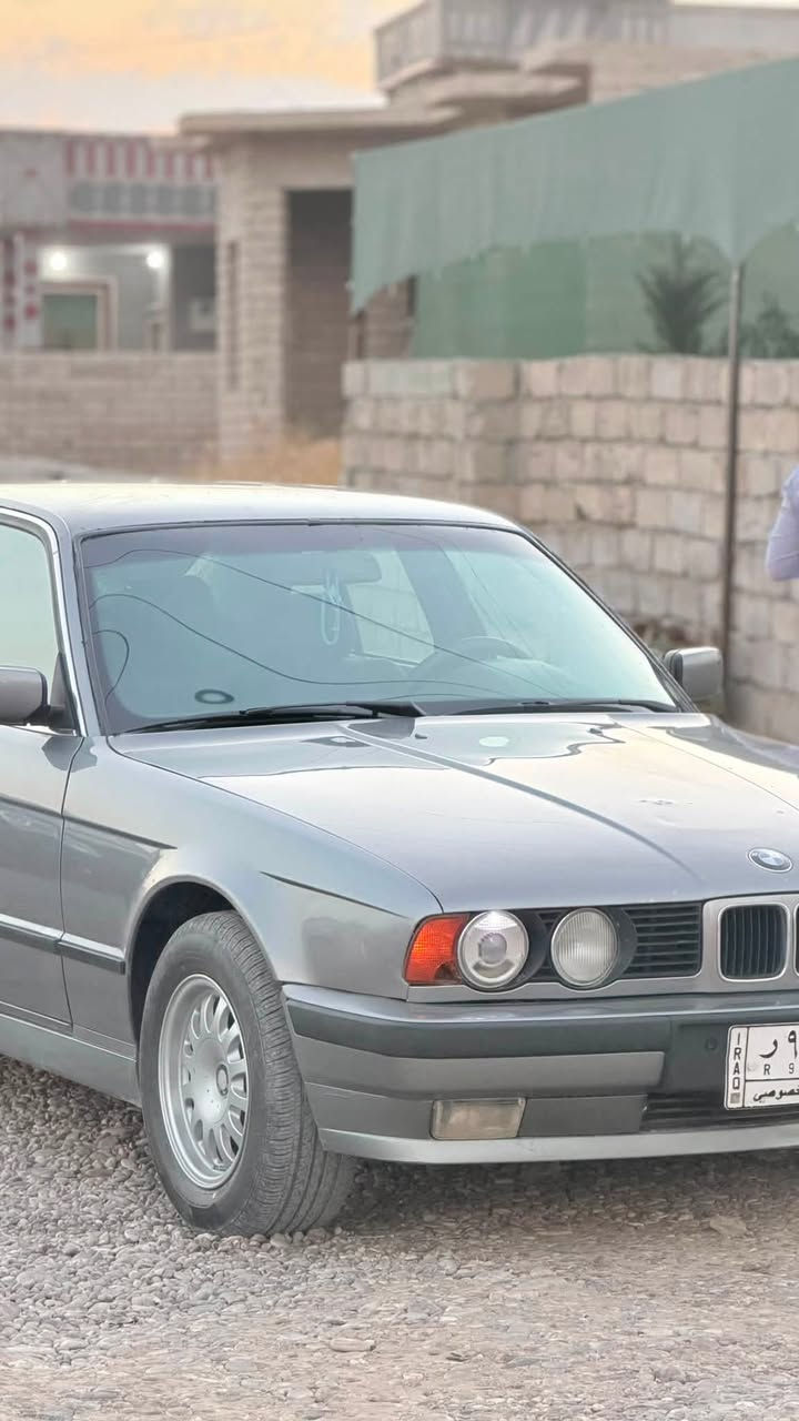 السلام عليكم
BMW 525رقم نينوى شرط التحويل سنوية لغاية 2028 

السيارة وضع شركة مكفولة كفالة عامة بدون صبغ ولارصعة ولا حادث سيارة جديدة على يد وحدة 

كير تماتيك ومحرك كبس 

طخم تايرات جديد وحدادية صدر مبدل جديد خلفي وامامي 

للاستفسار ***********

وترهم مراوس حسب القناعة
