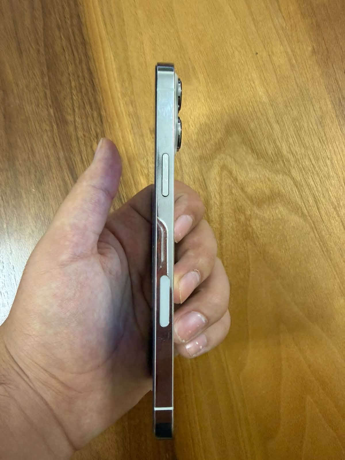 سلام عليكم ايفون 13 pro maxذاكرة 256 بطاريه 78 جهاز كلشي مامبدل بي تجي تفحص براحتك فقط كامره 0.5 ماتشتغل ركزز فقط 0.5 سعر 650 وبي مجال *********** مكاني بغداد حي اور
