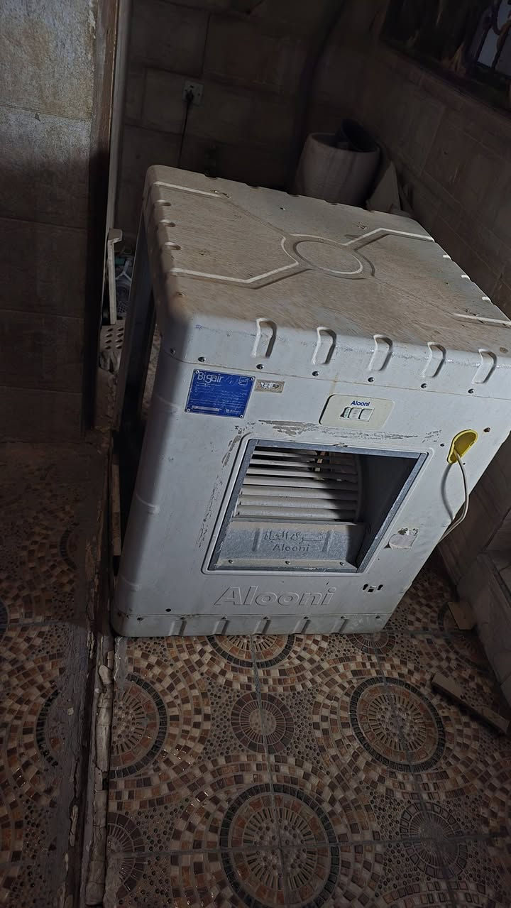 مبردة مستعملة نوع ميديا بحالة جيدة حجم ٢ ونص  نضيفة السعر 130 وبيها مجاي مكاني الدورة حي الصحة للتواصل خاص او على الرقم ***********
