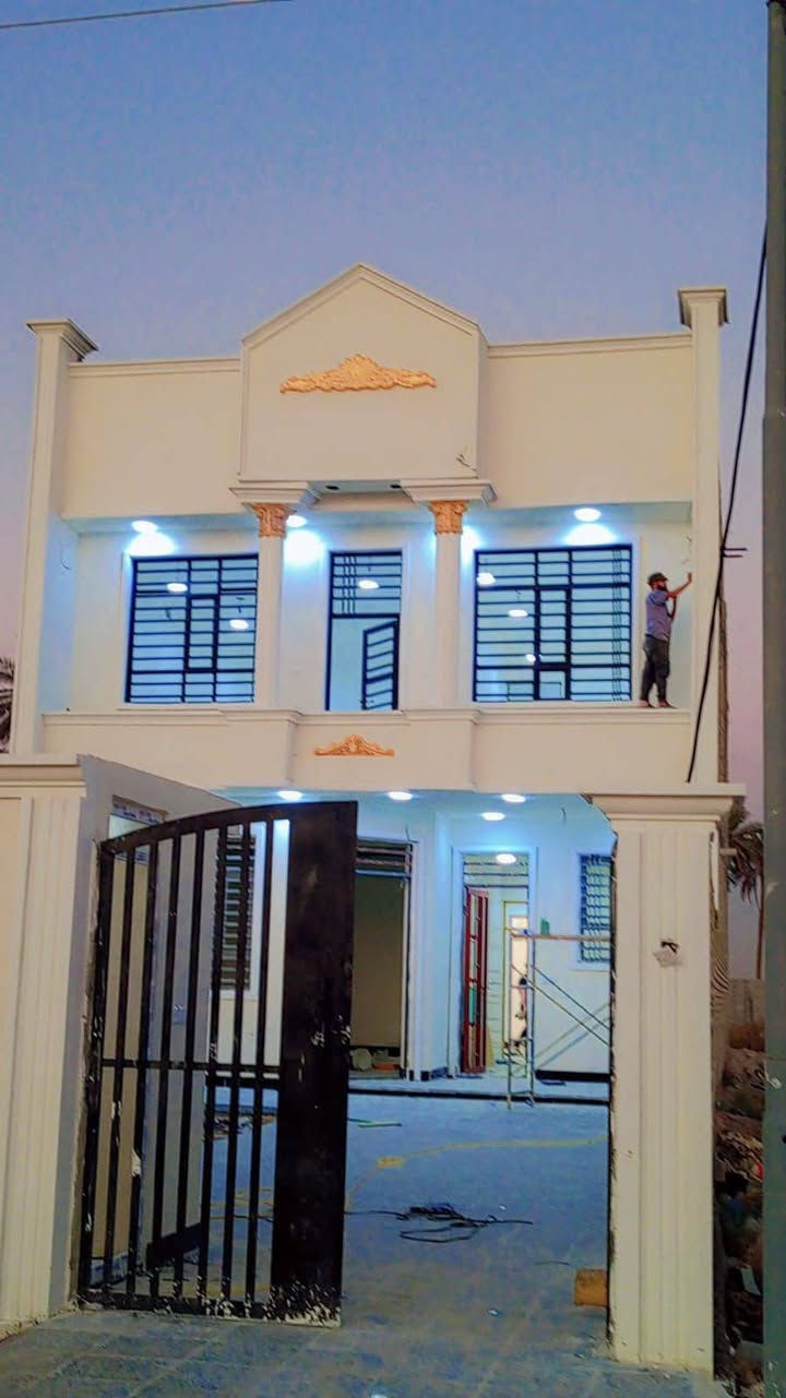 بيت للبيع منطقة المعينات مجمع الفلل
المساحه ٣٠٠ متر 
مساحه البناء ٢٠٠ متر 
بناء درجه اولى البيت جديد ويجي ويا كاونتر مفصل ويه البيت 
السعر 200مليون قفل 🔐 
للإستفسار أكثر اتصل على هذا الرقم ***********
