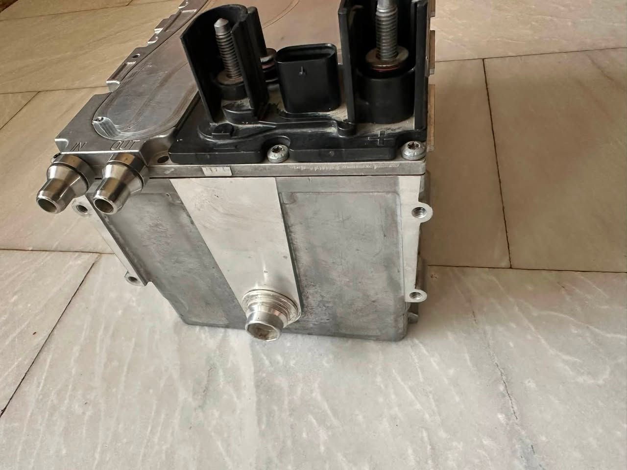 سلام عليكم 

بطارية ليثيوم أيون بجهد 48 فولت (Li-ion 48V Battery Pack).
 مال مارسيدس S 450 2019

طلعتلي ويا الغراض ما اعرف تشتغل او لا اب،يع فحم الي تفيدة يدخل خاص او يتصل وبالخدمة 

رقم الهاتف ***********
