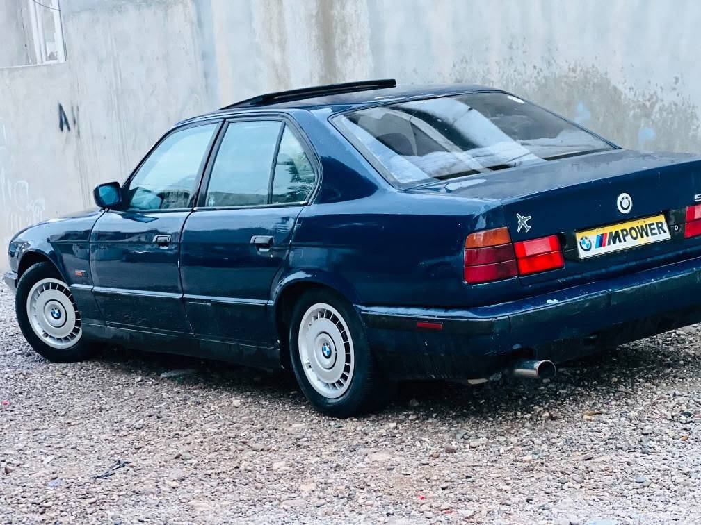 بي إم 520 • جير عادي • سقف سلايت