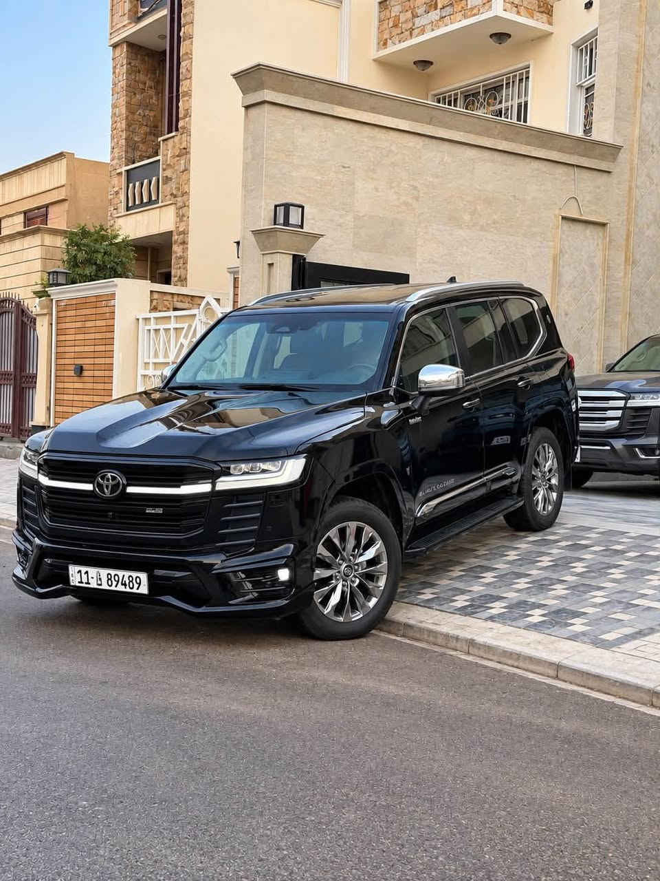 تويوتا لاندكروز موديل 2025 بلاك ادشين
الفئة: VX Limited S (بلاك اديشن)
وكالة تويوتا العراق ضمان شركة ساس مغلفة ppf 
Limited S Black Edition
 🔸موديل 2025
 🔸عداد المسافة 17700
🔸كشنات الامامية كهرباء + تبريد 
🔸كشنات صف الثالث كهرباء 
🔸بصمة + تشغيل عن بعد 
🔸فتحة سقف 
🔸ثلاجة 
🔸3 شاشات 
🔸صندوق كهرباء
🔸8 ايرباك 
🔸اضوية led + كشافات 
🔸شاحن لا سلكي 
🔸فول تحكم ستيرن 
🔸تدفئة تبريد قطعتين 
🔸حساس امامي و خلفي 
🔸🔸     مرقم بغداد    🔸🔸 
🔶رادار مع توقف ذاتي 
🔸كامرات 360

🟥ضمان خدمة مجانية لمدة ٤ سنوات أو 80,000 كم 
بيها ملاحظتين بسيطات جدا
صبغ بمقدمة البنيد نتيجة شخط
تعديل بارد بمقدار 10 في داير الجاملغ الخلفي

للاستفسار الاتصال ***********
