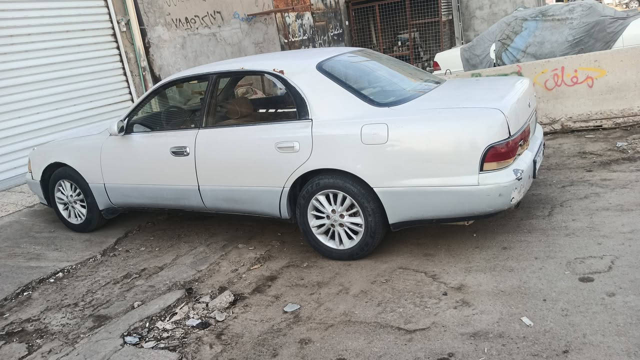 السلام عليكم ماجستا ١٩٩٣ مكينه وكير 3000 كفاله ورقم انكليزي راعيها موجود يمي تريد تحويل تريد وكاله والسياره  كهربائيات جاهزه والحداديه نص ونص الكدام قبل جم يوم كملتها كله جديد بس الحداديه الخلفيه يرادلها ترتيب قليل، لايتات زنون السياره ترايك للشمال والسياره كفاله من الگص سعرها 37 وبيها مجال للشراي رقمي *********** المو شرايي لا يكسر بلسعر لان بس رقمها ب20
