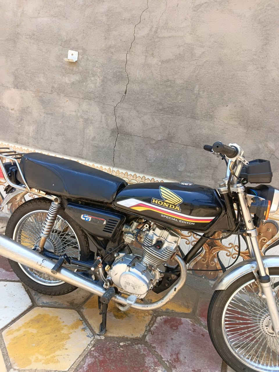 سلام عليكم دراجه نامه للبيع 
اصلولي اوراق 
مبدل بيه هواي غراض دشبول كامل ضفيره جديده تانكي جديد عقل دينمو جديد ملف جديد  
مكان ناصريه سيد دخيل 
   سعر  525  واتساب ***********
المو شراي لآ يراسل رجاءاً
