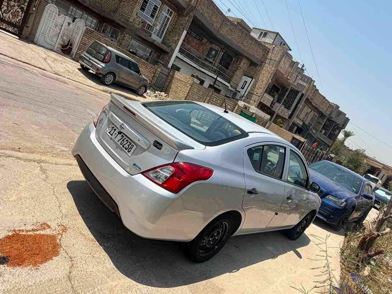 سلام عليكم نيسان فيرسا 2016 
وارد امريكي بيها باب الصدر مصبوغ فقط وربع جاملغ 
والباقي مكفول كفاله عامه 
كير ومحرك بلاديات ع وضع الشركه 
السياره نضيفه وماناقصها كلشي 
تبريد شغال ثلج ❄️ 
شاشه + كامره 
تخم تاير + وياله جدد 
مكاني بغداد البلديات شارع المستوصف للاسنان 
وسعرها (87$) وبيه مجال بسيط للشراي 
وهذه رقمي ***********
