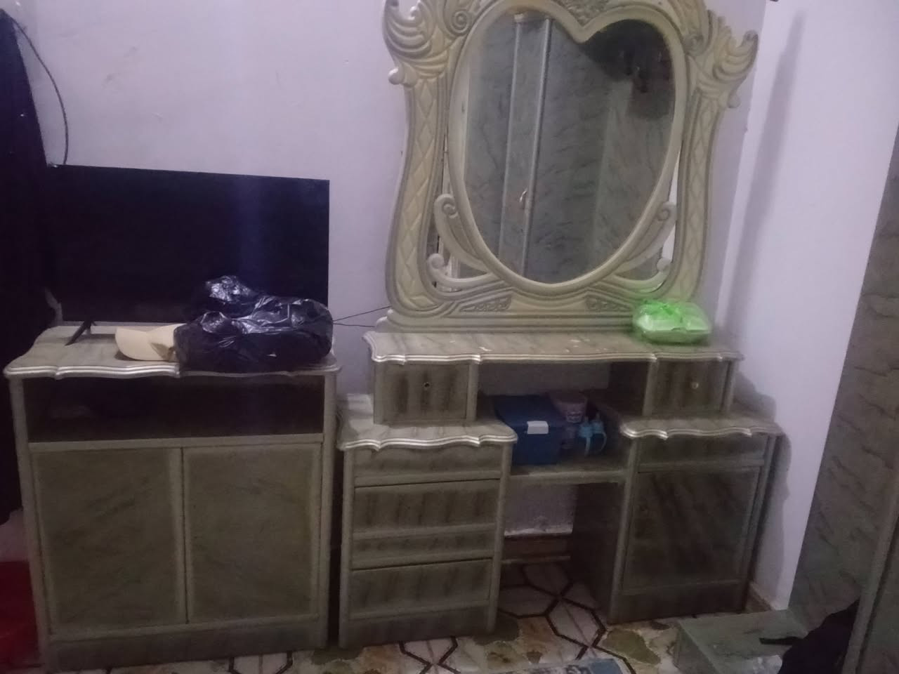 السلام عليكم  غرفه البيع جديده وحلوه لي ريده ويدلل هاذ رقمي ***********
