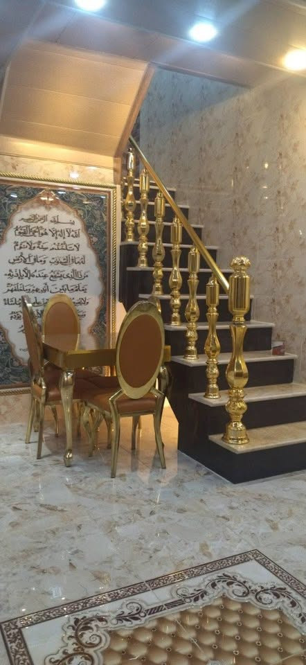 للبيع بيت طابو صرف ٢٠٠ متر طابقين الشريط حي ميسان منطقة ٧٦ موقع مميز شارع ١٥ متر مفتوح على شارعين 25 متر تفاصيل البناء اساس صب والباقي صب وشلمان يحوي على ٦ غرف نوم وصالة عدد ٢ ومطبخ عدد ٢ حار وبارد واستقبال وصحيات عدد ٤ الأرضية بورسلين هندي وسقوف ثانوي وديكورات حديثة سعر ٢٩٠ مليون وبي مجال للاستفسار اتصل ***********
