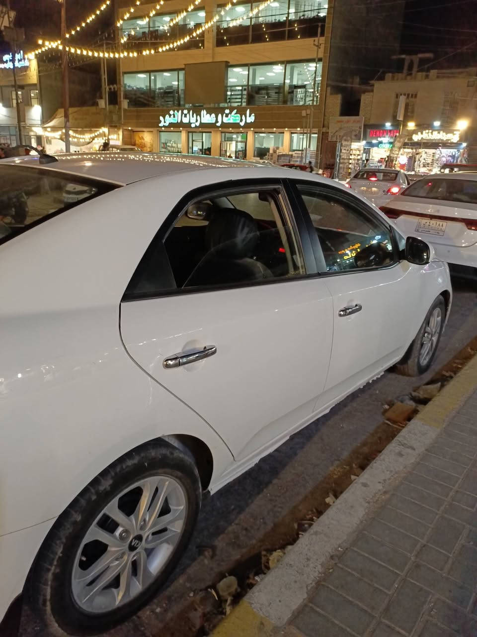 سيارة سيراتو 2011
ماشية 125KM 
بيها 3 مكانات بارد فقط    
السيارة نضيفة كير محرك تبريد كلة نضيف
السعر 85
عنوان السيارة بغداد حي الاعلام 
***********
