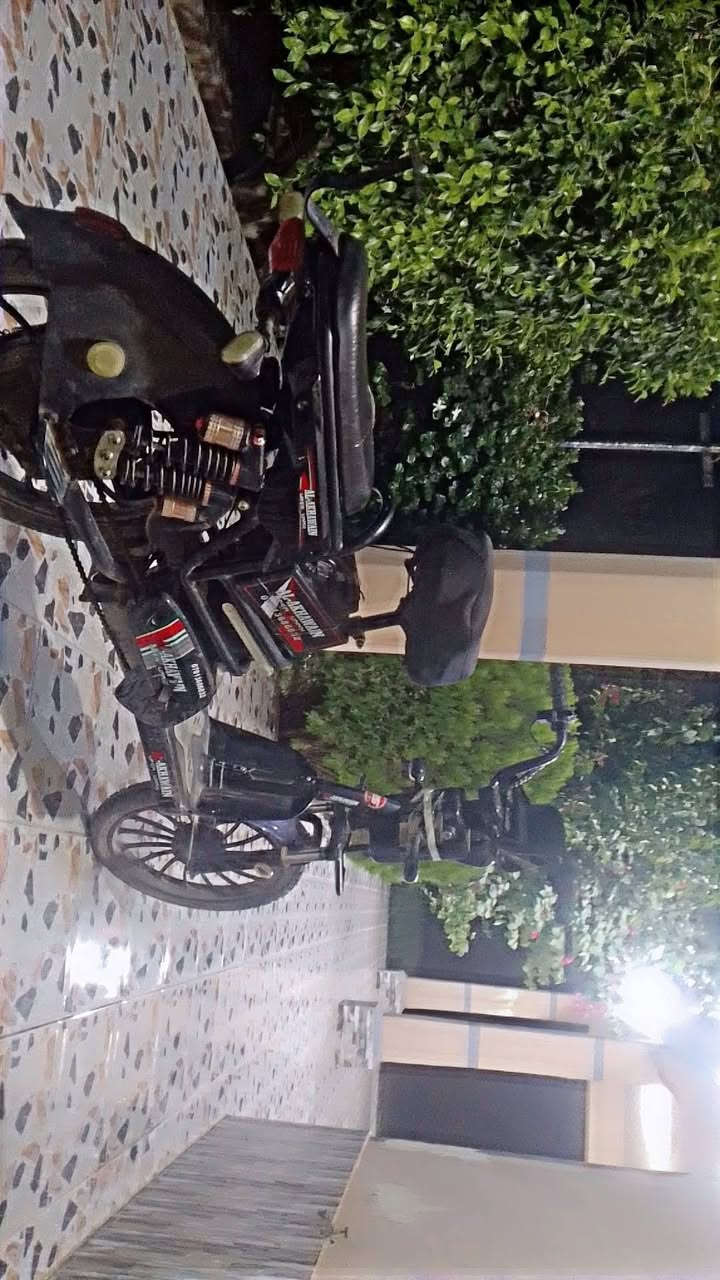 سلام عليكم
يوجد موطور شحن للبيع 

لايت اشاير هورن 

كهربائيات كلهم شغاله

عدد البطاريات 4 جدد

للبيع او مراوس بتلفون 

سعر 275 وبي مجال
رقم /***********
