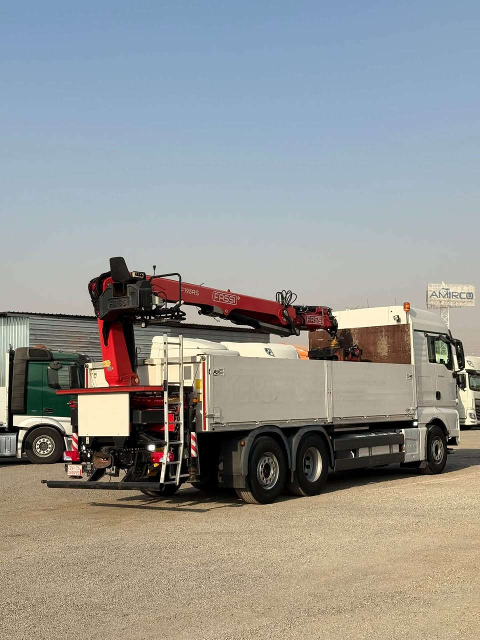 معرض مهدي اربيل
نوع : مان كرين بلوك
موديل : 2018
حجم :TGX 26.460 
ألون : ابیض
مواصفات: مان كرين بلوك بيلادي فول فول موسفات  دبل قمار كامير حساس كامير صفح خلفي رتايدر تبريد سلاج شاش كبير هور بيلادي كدام جبليس استيرن دوار بيلادي كرين فاسي حجم 195 ليفر حفار 2 سيلايت توب كماش جايز سيار مكفول من كولشي
گير :كهرباي 12 نمر
 العنوان : اربيل  قوشتب تريق كركوك  معرض مهدي اربيل 
***********
***********
