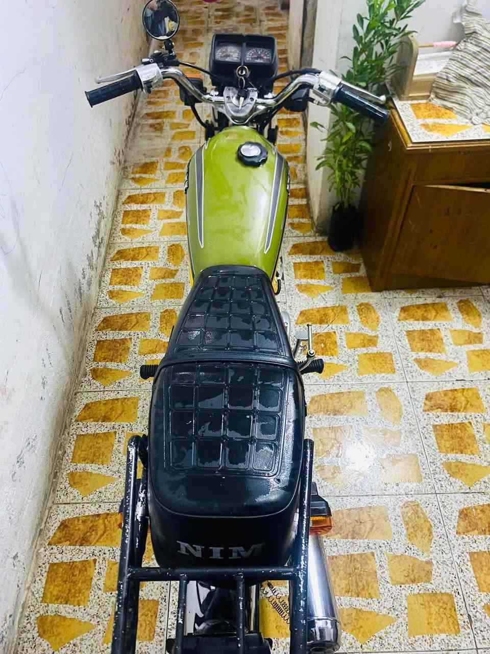 ٢٥. للبيع اوراق سكنر. نقصها صفاحيه.  وقبق زنجيل الجوه دراجه حلوه مكينه مامفتوحه. سعرها 600 بيها مجال حك جيه     مكاني كربلاء جاير. 
***********
