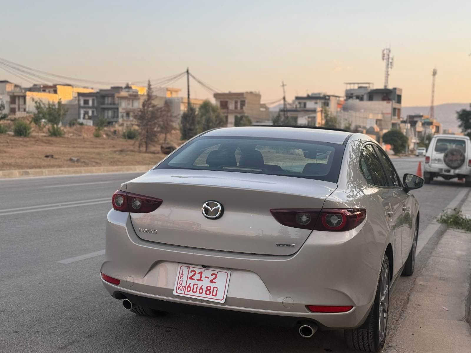 مازدا 3 مۆدیڵ 2025 فوول ڕەنگی خاکی بێ دەبڵ ئەکسڵ و بێ تۆربۆ 
مواصەفات سلاید و ئۆتۆ هۆڵد و ئۆتۆ قوفلی مەرکەزی لایت زینۆن و کوشن کارەبا و کوشن خەزن و کوشن گەرم جلد و حاسەی 360 و قەپات مواصەفاتە تەنها 7 هەزار مایل ڕۆێشتووە ماشاء الله سەیارەکە زۆر زۆر تازەیە 
تەنها دوو پەڵەی بچووک بۆیاخی هەیە بێ ناو گرتن ئێرباگ تەنها سووکان تەقییە بە شەرتی گێڕ و مەکینە و هەموو شتێک تازە داخل بووە ( 90 ڕۆژ کاتی لەگەڵایە ) 
شوێن : سلێمانی 
ژمارەیی موبایل : *********** السليمانية, العراق
