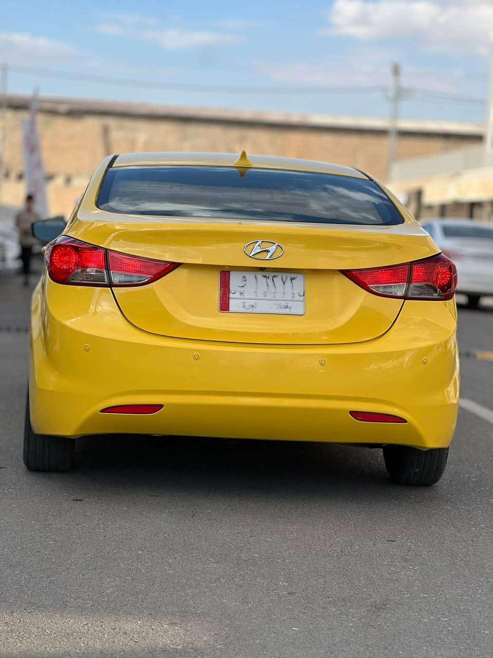 بسم الله الرحمن الرحيم 
للبيع 
‏Hyundai Elantra هونداي النترا 
الموديل 2013 وارد امريكي 
الضرر جاملغ امامي فقط وتبديل باب خالفي 
مكينه 18 دوش شرط لا نفخ ولا صرف والكير كذالك
رقم الماني بغداد شرط الوكاله والتحويل 
هيئه وغرامات كلها صفر 
الموصفات 
1 تبريد + تدفئه شغال 
2 تحكمات ستريرن جهتين 
3 كروز سرعه + قفل سكريتر 
4 شاشه اندروايد
5 كاميره خالفيه 
6 قفل مركزي 
وباقي الموصفات المعروفه

ملاحظه : السياره عليها منظومة غاز بل كامل يعني انسى شي اسمه دوانز وصرفيات السياره جديده وكامله يعني بوجهك تطلع تشتغل بيها 
السعر ( 85$ ) وبيها مجال بسيط 
مكان السياره ( الموصل ) 
للاستفسار ‭***********‬
