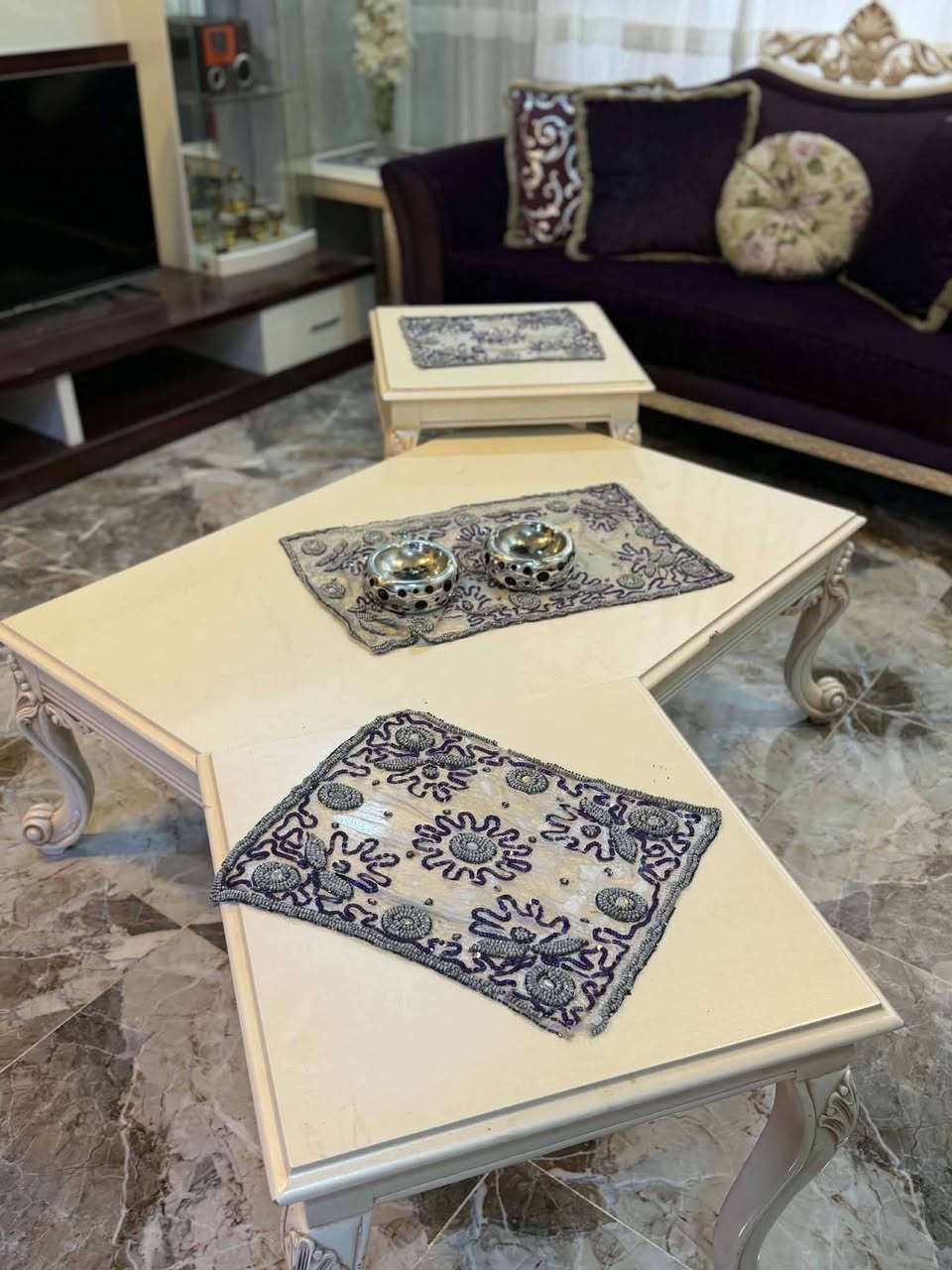 طخم مع 4 طبلات وميز وسطي ب400الف الاتصال ع رقم ***********
