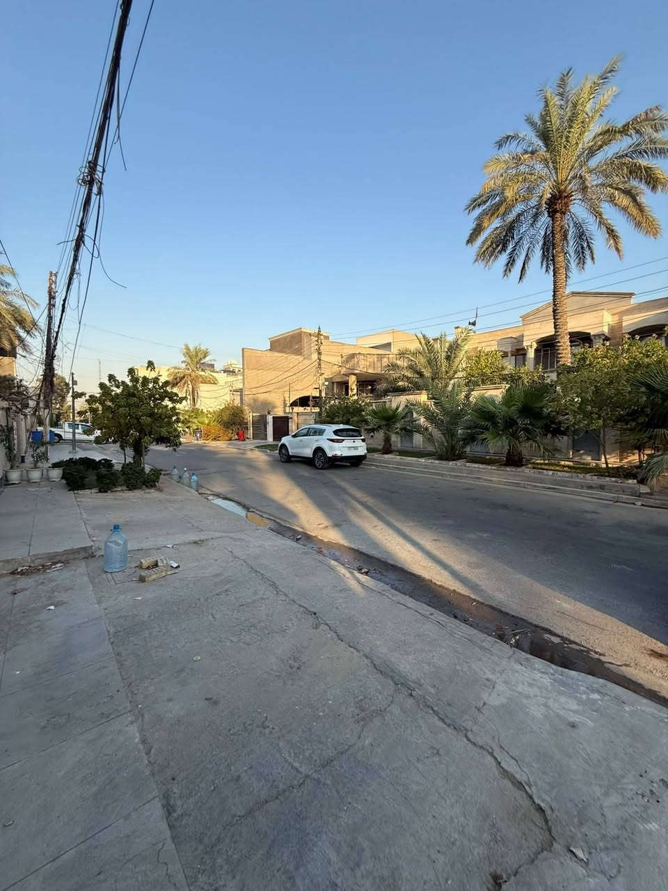 للايجار طابق اول غرفة وصالة ومطبخ وخدمات السيدية مربع الاقتصادين ايجار ٤٥٠ الف للاستفسار  ***********
