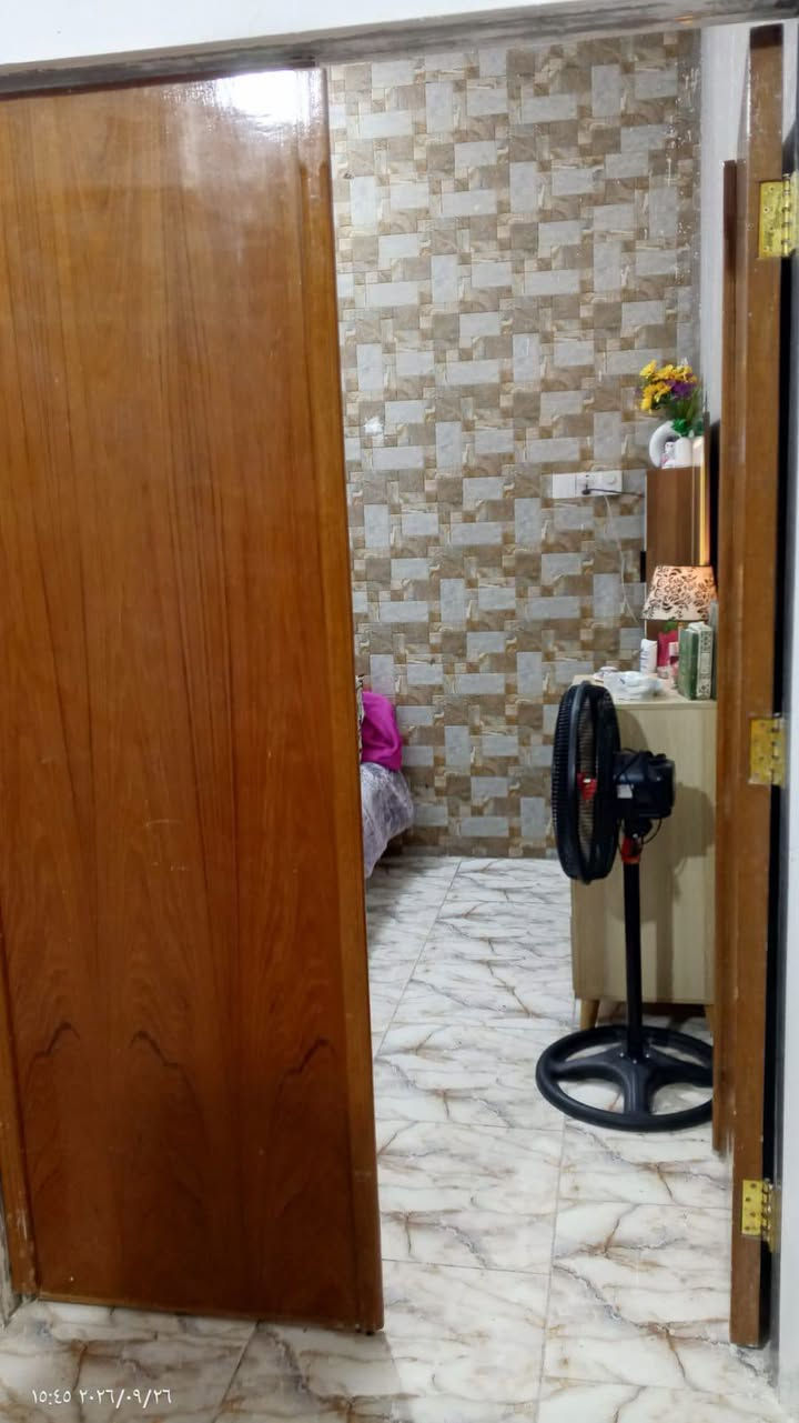 البيت للبيع مساحة ٨٠ متر الاساس صب كونكريت 
والسگف عگادة البيت يحتوي على غرفة وصالة ومطبخ واستقبال وصحيات داخلية وخارجية الارضية والجدران سيراميك البيت طابو زراعي سند 25 مرقم من البلدية الموقع كوفة السهيلية الثانية شارع مسلم بن عقيل السعر 30 مليون للأستفسار واتساب ***********

مكتب الموسوي للوسائط العقارية مستعدون لأستقبال عروضكم التجارية والزراعية والسكنية بيع وشراء رهان ايجار

نص مكتوب في الصور:
- ١٠:٤٥ ٢٠٢٦/٠٩/٢٦
- ١٦:٢٤ ٢٠٢٦/٠٩/٢٦
- 15:45 2026/09/26