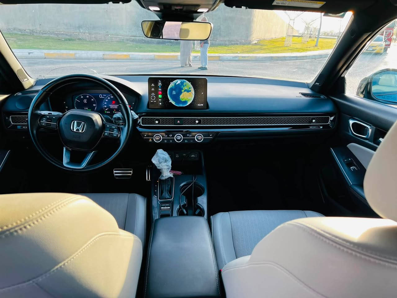 السلام عليكم 

🚘 هوندا سيفيك هايبرد Touring 2025 لون مميز للبيع 

🔹 موديل 2025
🔹 فئة Touring Hybrid
🔹 محرك 2.0L Hybrid
 🔹گير e-CVT أوتوماتيك
🔹 دفع أمامي FWD
🔹 شاشة وسطية كبيرة
🔹 Apple CarPlay & Android Auto
🔹 المسافة المقطوعة 17.000 الف ميل فقط 
🔹 كاميرا خلفية
🔹 حساسات أمان ومساعدة السائق
🔹 مثبت سرعة متكيف
🔹 نظام المحافظة على المسار
🔹 تشغيل ودخول ذكي
🔹 مقاعد أمامية مدفأة
🔹 مكيف أوتوماتيك
🔹 إضاءة LED
🔹 جنوط رياضية
🔹 لون الداخل ابيض ومطعم باسود 
🔹 لوحة  السيارة انبار 15
🛠️ حالة السيارة: ( الحادث )
▪️  بالصفحة اليسار  كما موضح بالصور 
        وراجع كله بلادي بدون تبديل اي قطعة  
        بچم كبس حادثها خفيف وتوجد طخة في البراكيت الشاصي الامامي الايسر كمل موضح من جهه الدعامية بدون فتح البچم
حالة المحرك والگير جيدة جداً بدون اي مشكلة

📍 السيارة موجودة في الانبار : الفلوجة 
 
السعر 160 وبيها مجال بسيط 
( *********** ) للتواصل
