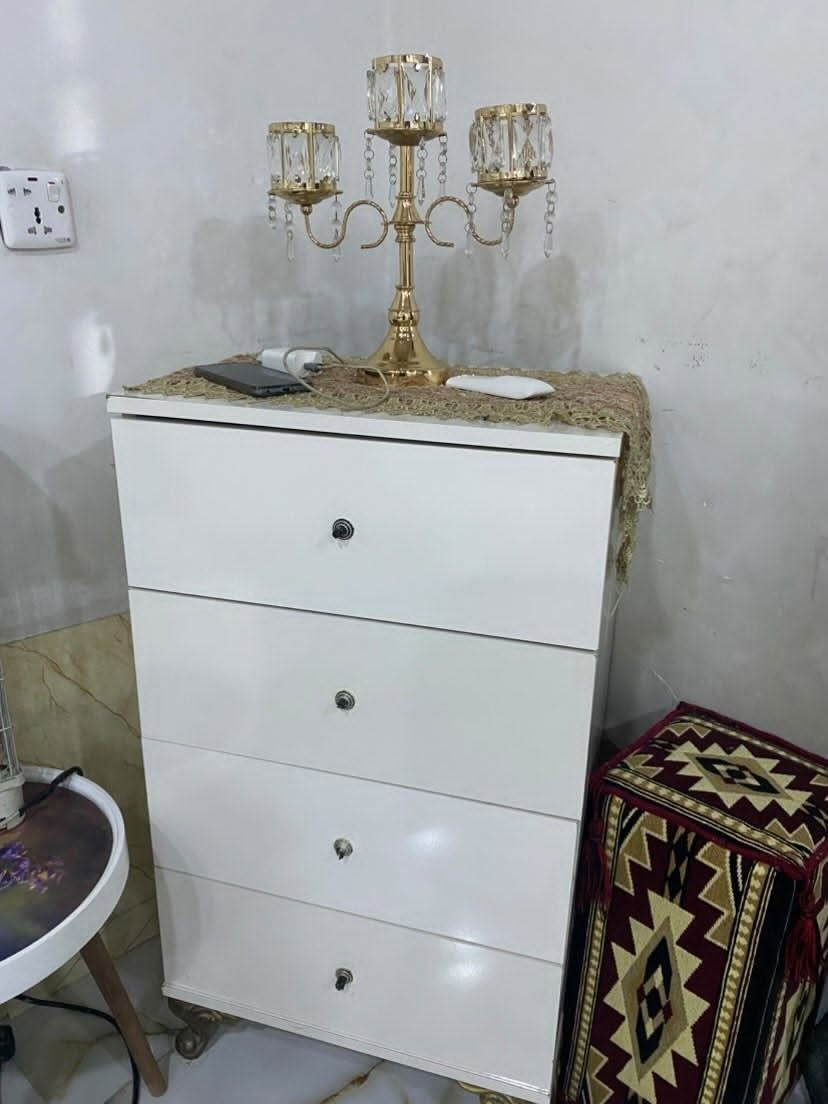 للبيع سعر ٣٠٠ وبيه مجال تصل ***********  واتساب
